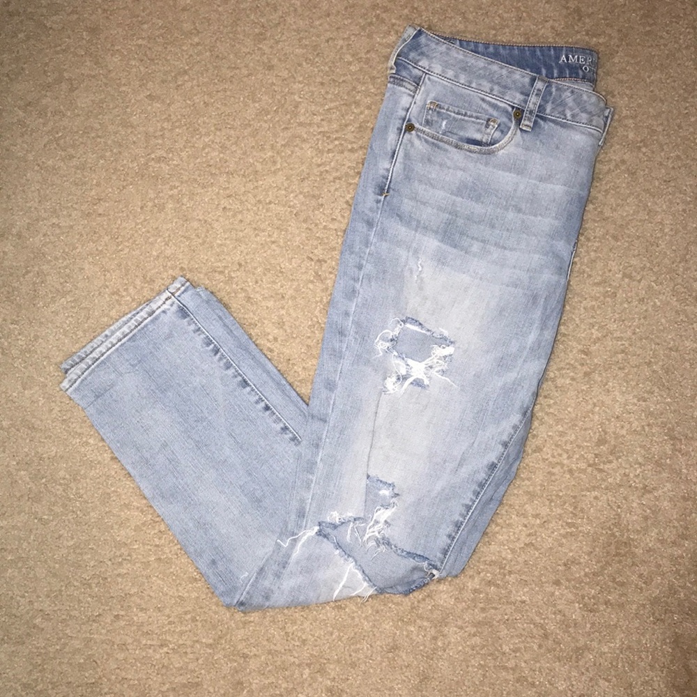 Light wash American eagle skinny jeans